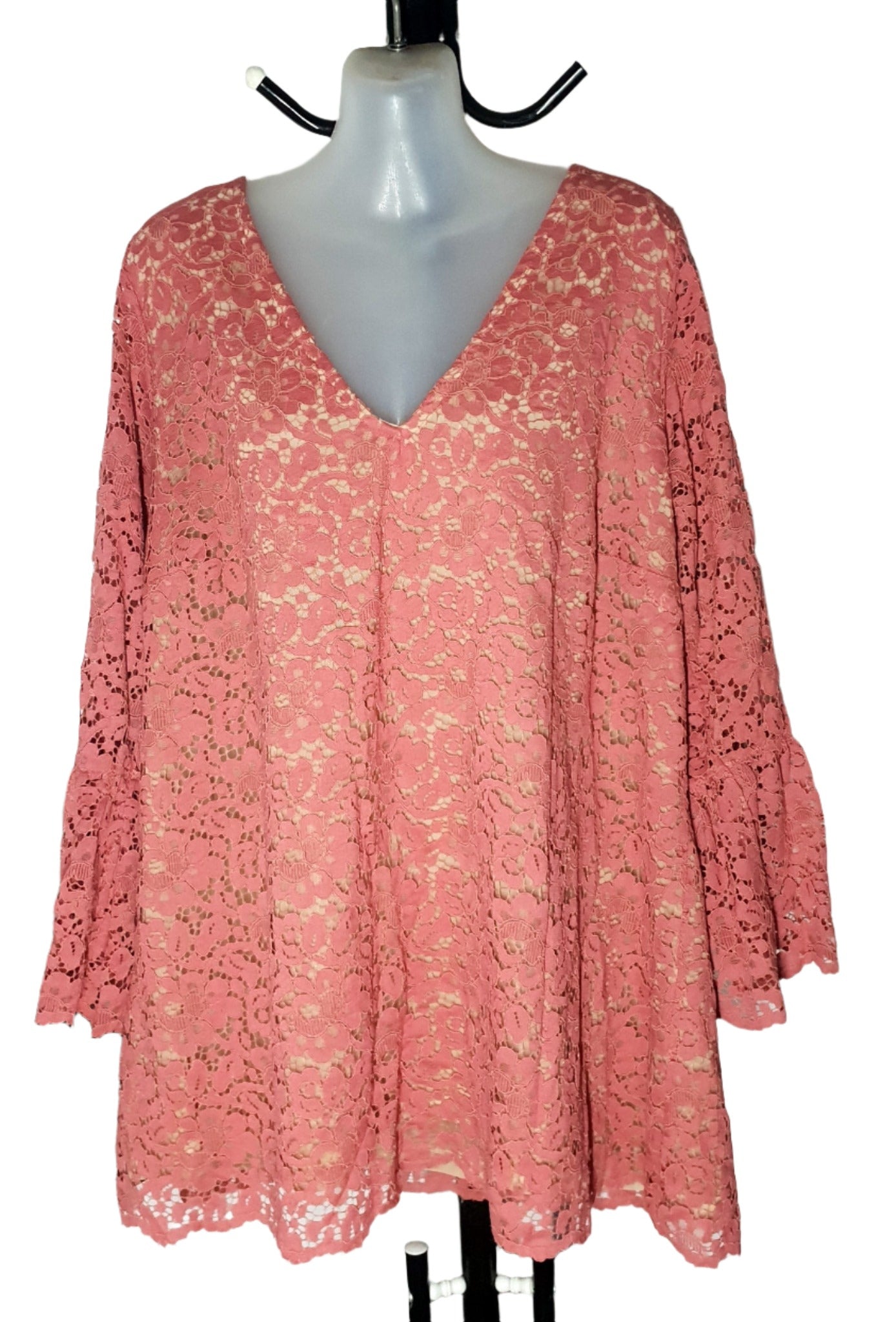 City Chic Medium - Lace Detail Top With Bell Sleeves