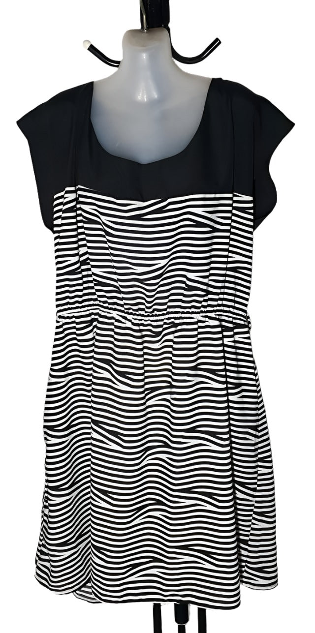 City Chic Medium - Black And White Striped Elastic Waist Tunic Dress
