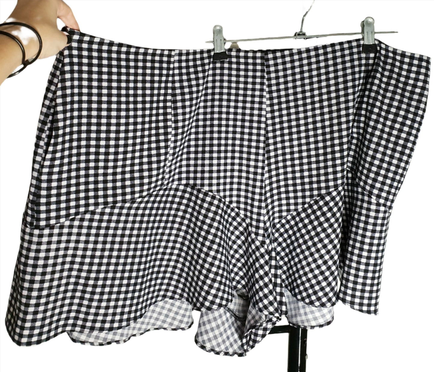 City Chic XL - Black And White Tartan Frill Shorts With Pockets