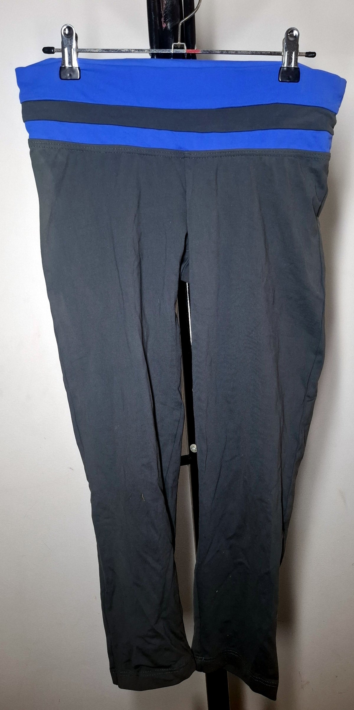 Size 12 - 3/4 Length Capri Leggings