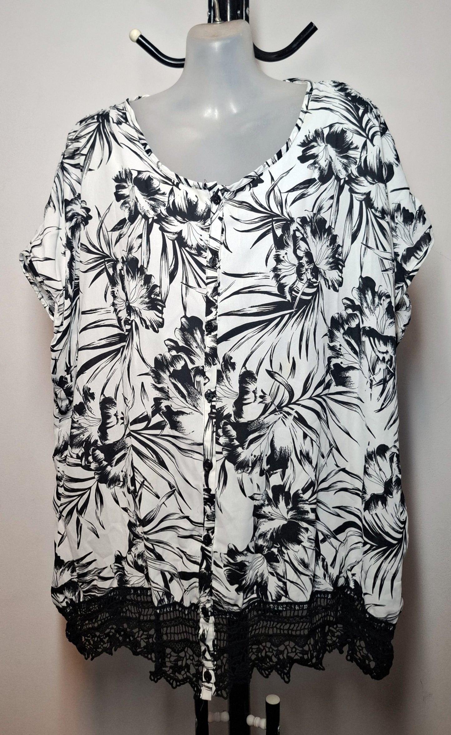 Size 22 - Black & White Lace Button Up Top