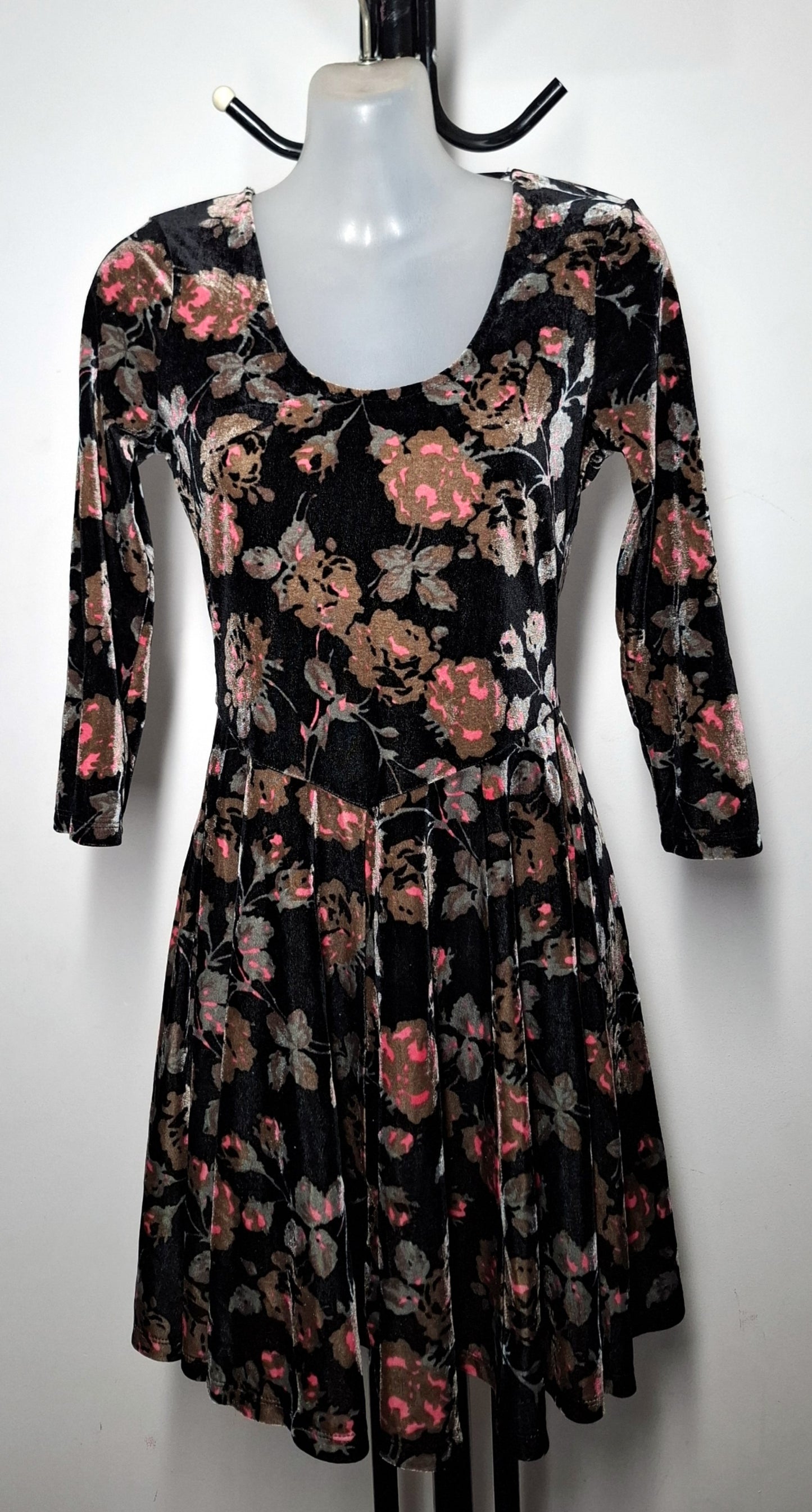 Size 8 - Black Floral Velvet Skater Fit & Flare Dress With Sleeves