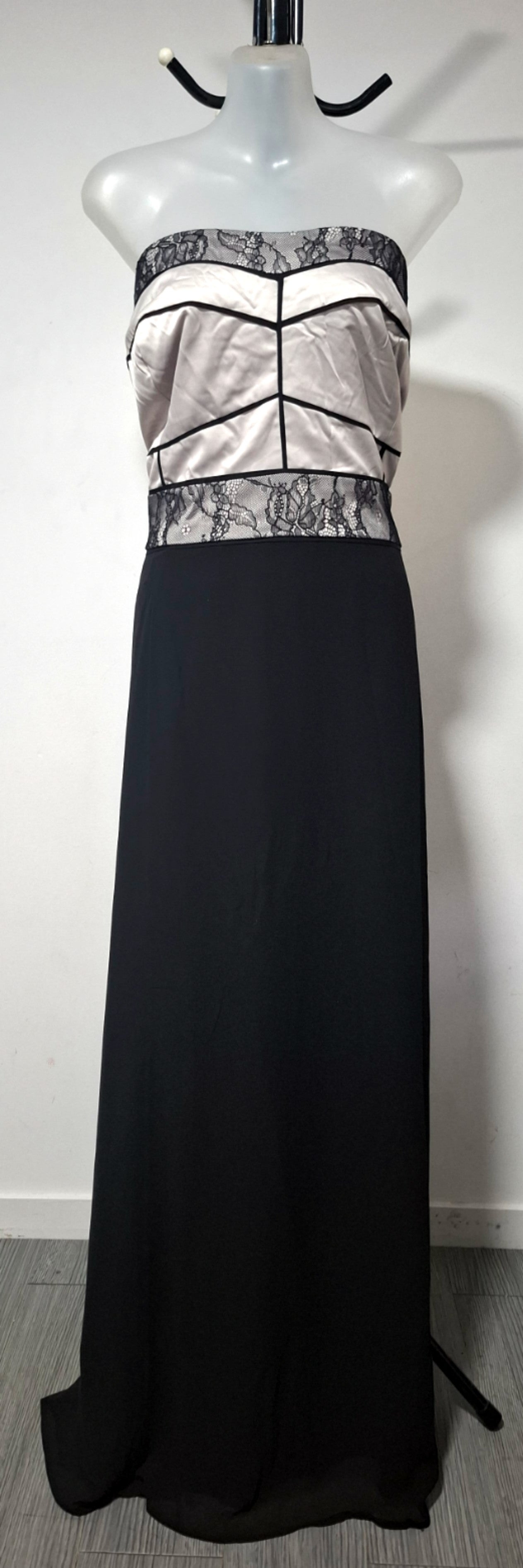 City Chic XL - Lace Strapless Maxi Dress