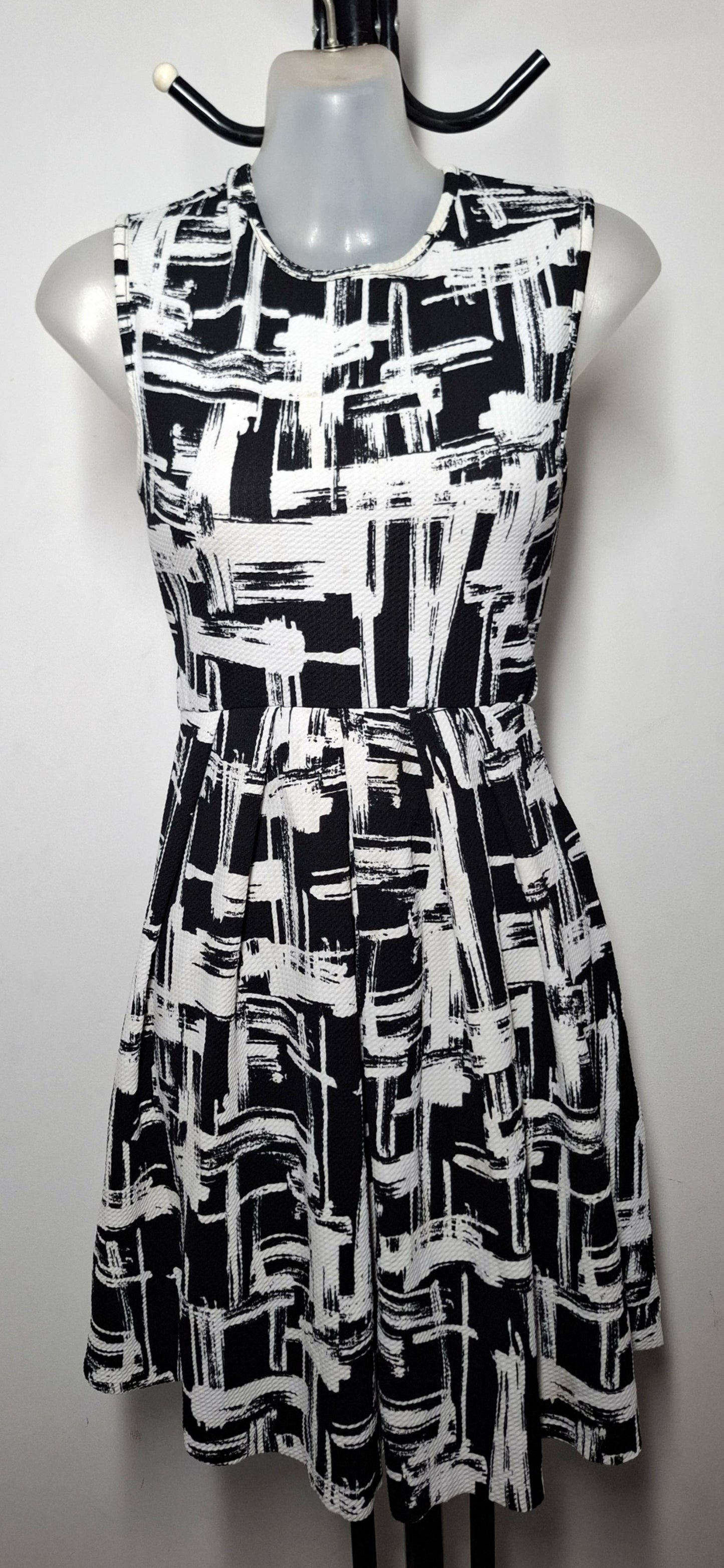 Size 10 - Black & White Skater Fit & Flare Dress