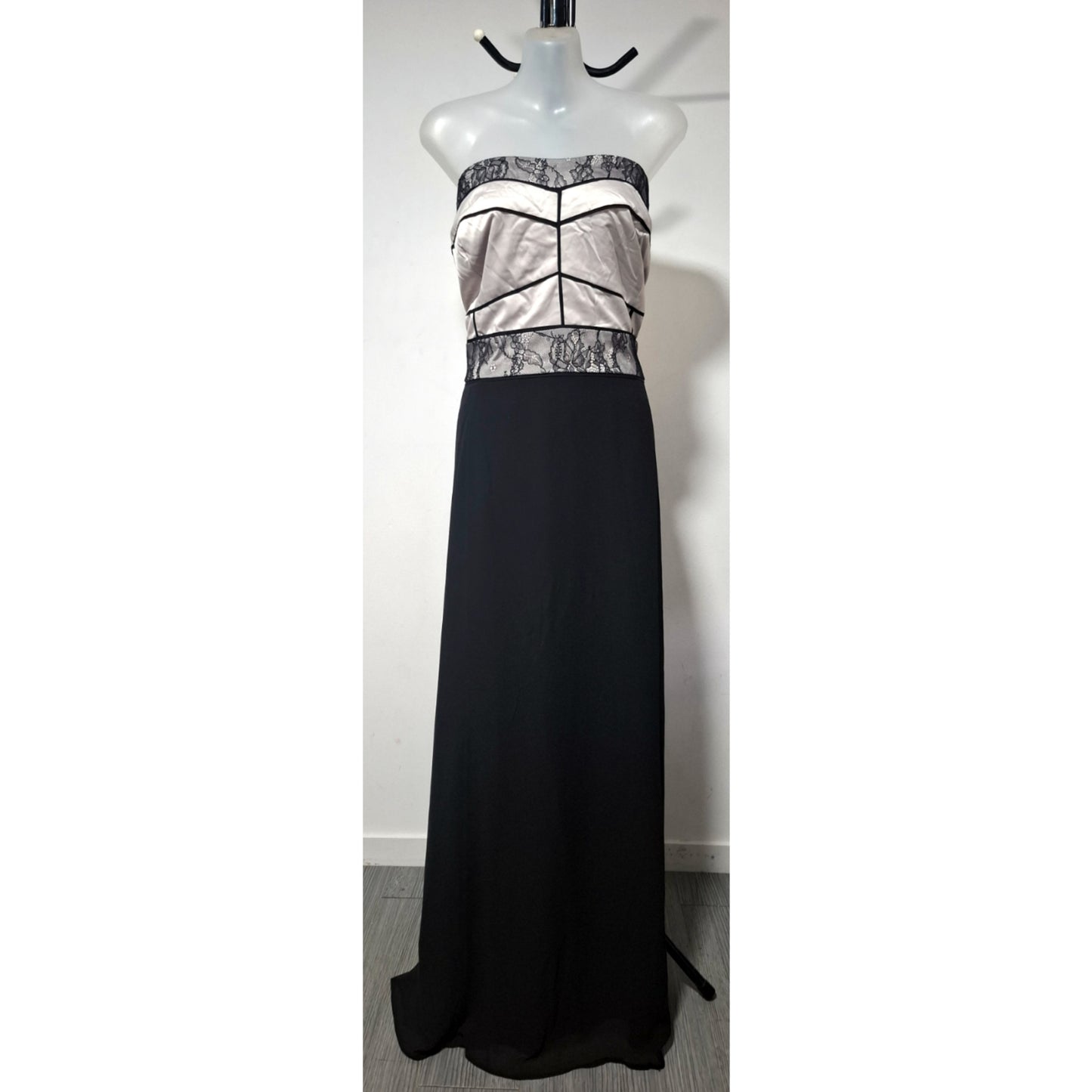 City Chic XL - Lace Strapless Maxi Dress