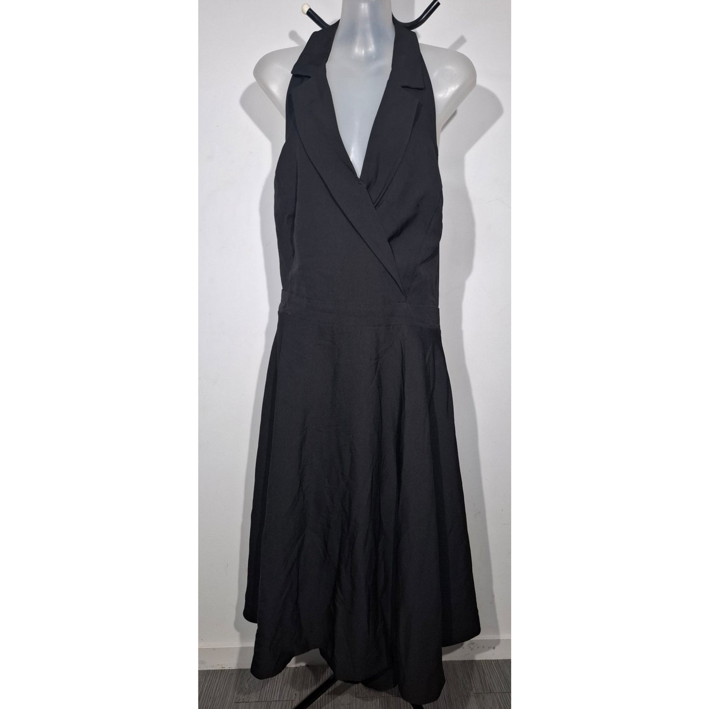 City Chic XL - Black Halter Neck Dress With Collar