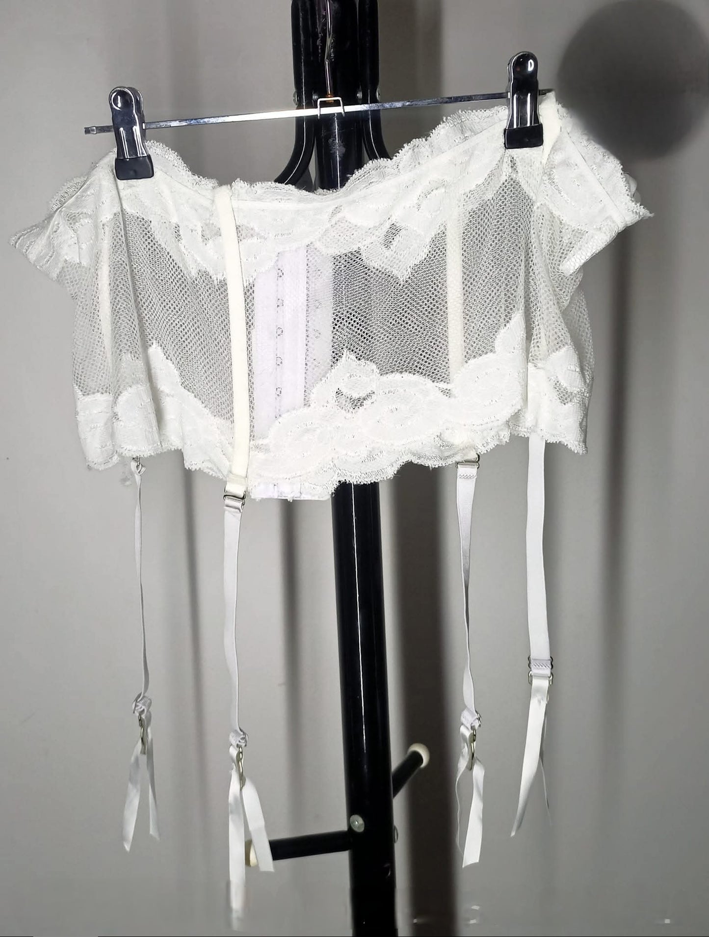 Size 16 - White Lace Garter