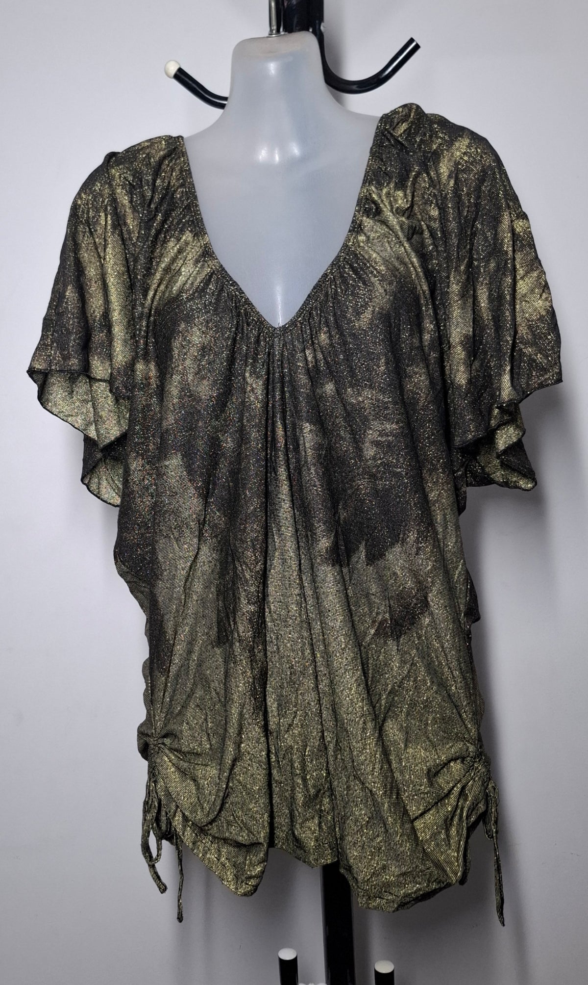 City Chic Medium - Black & Gold Glittery Top