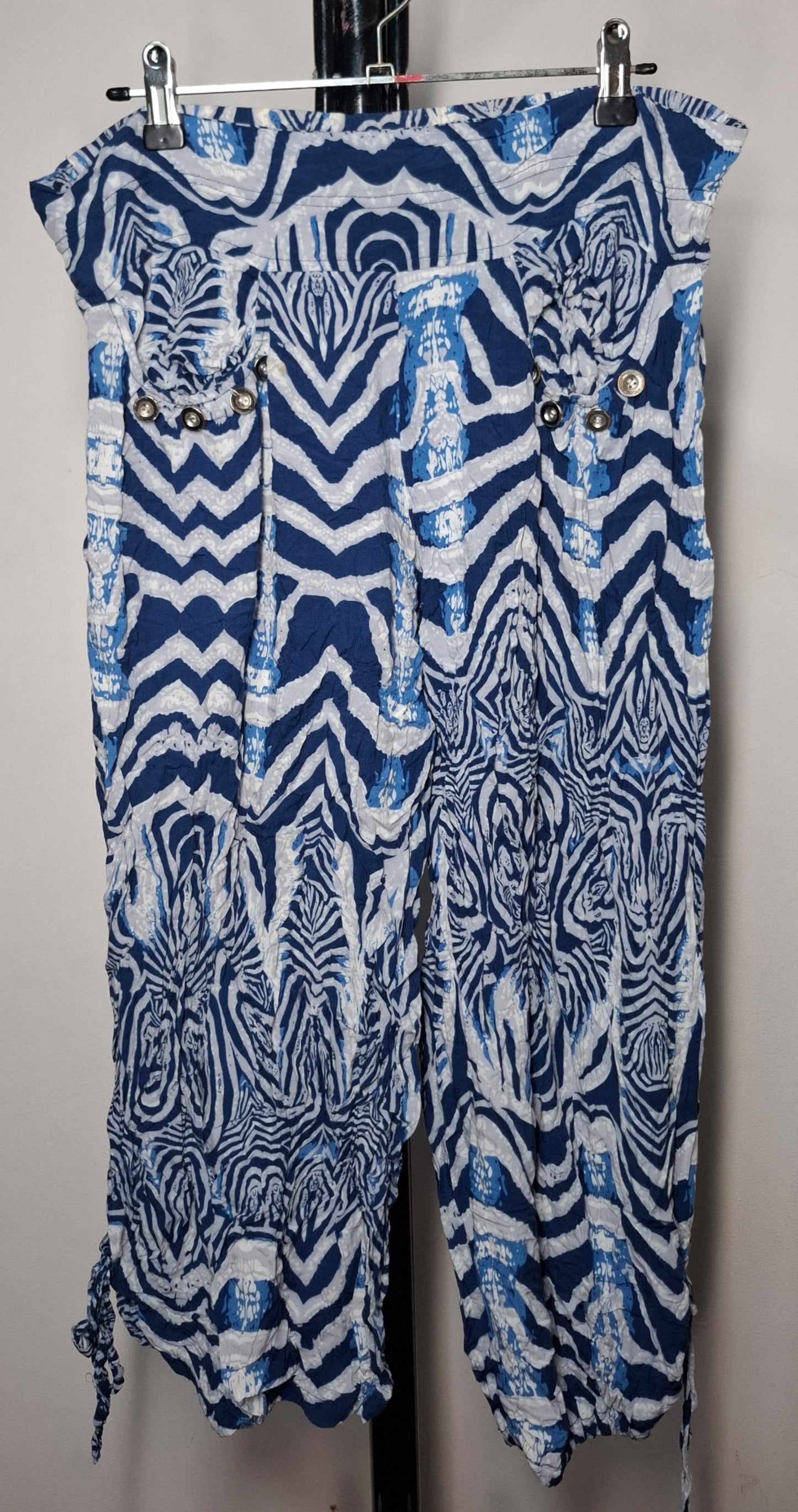 Size 10 - Caroline Morgan Blue Printed 3/4 Pants