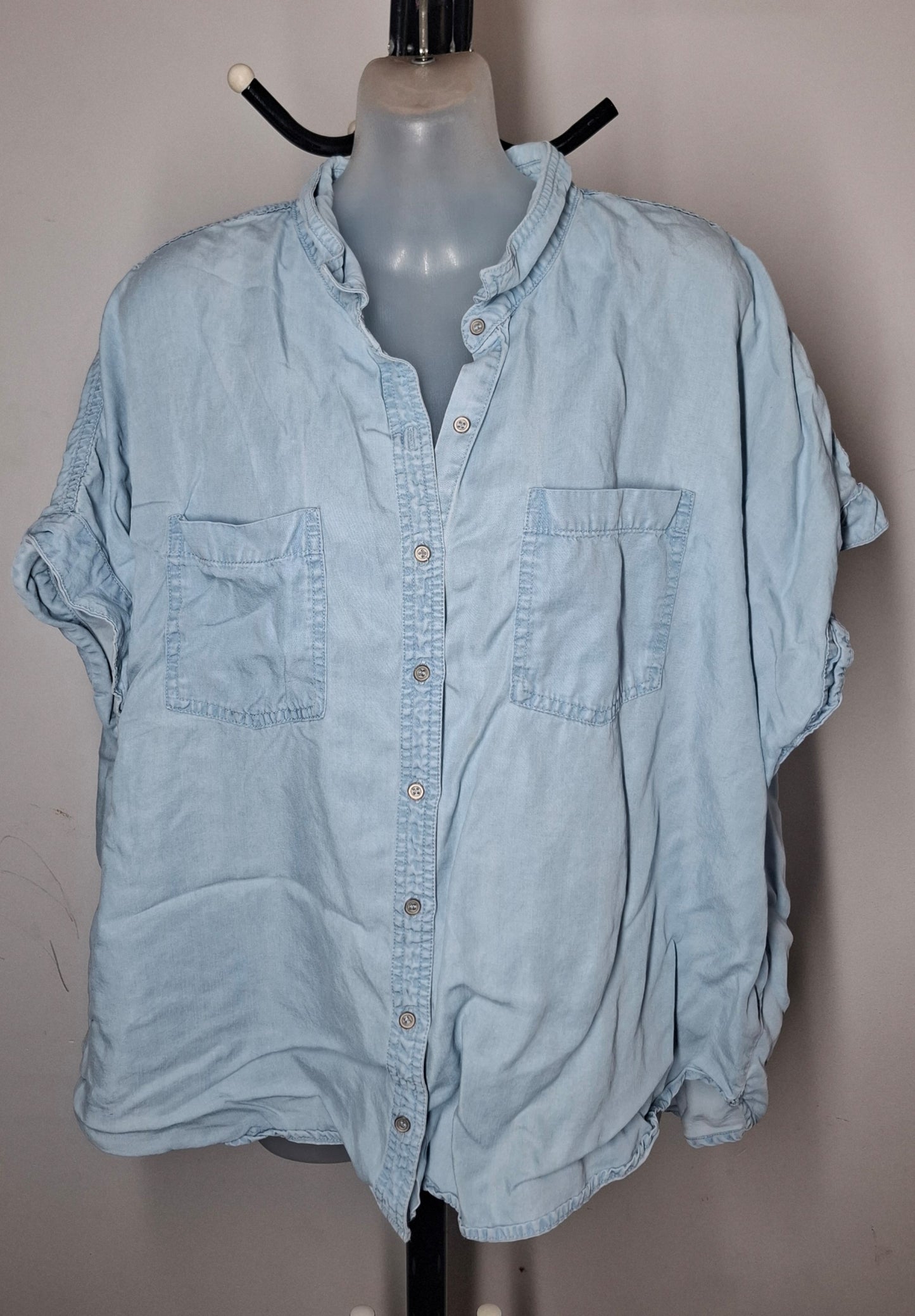 Size 18 - Button Up Collared Top With Pockets