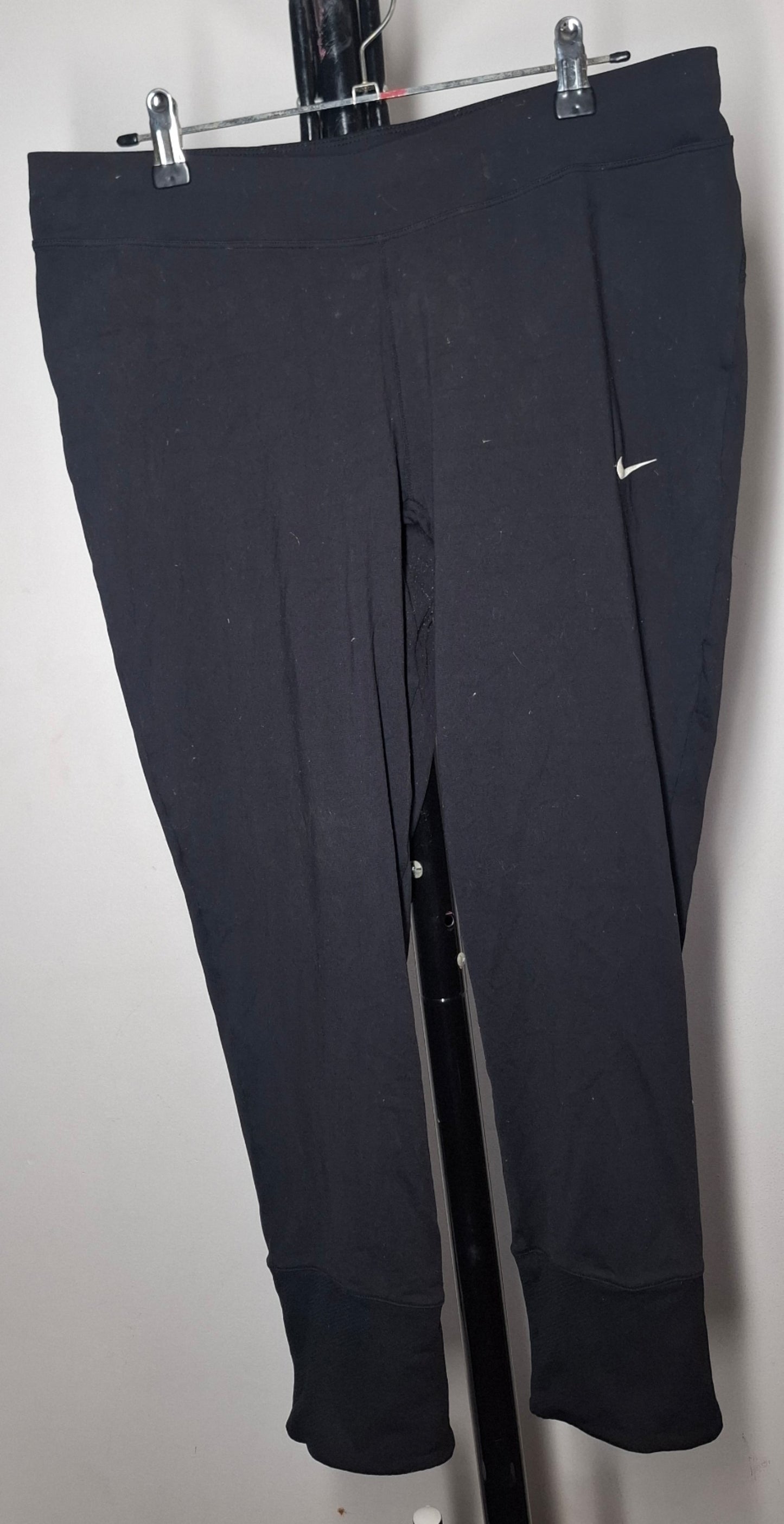Size 16 - Black Nike 3/4 Capri Leggings