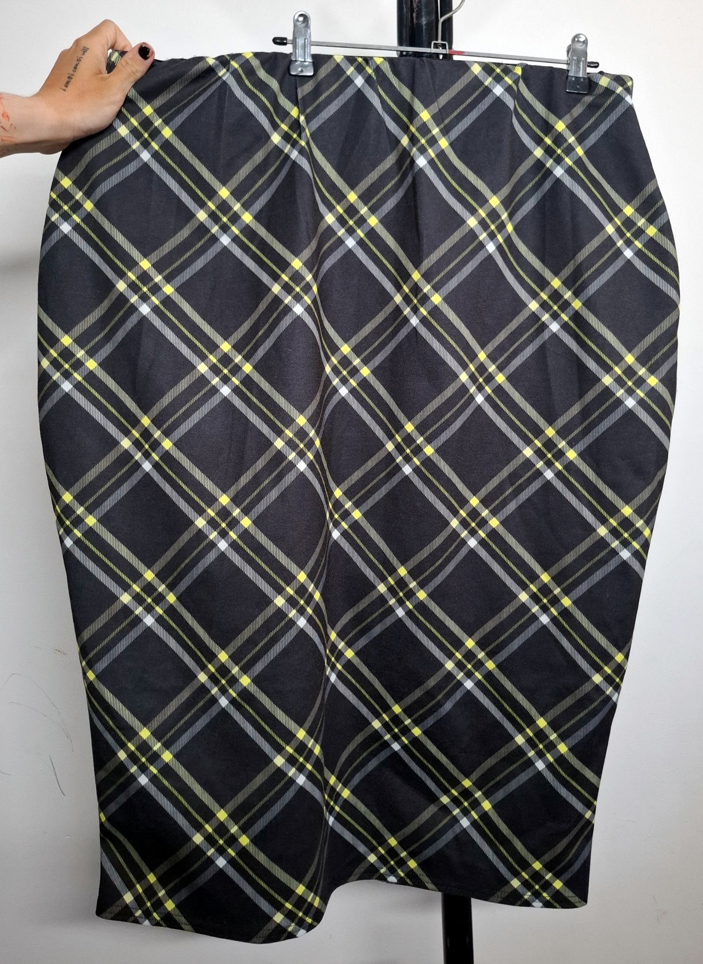 City Chic Large - Plaid Stretchy Pencil Skirt