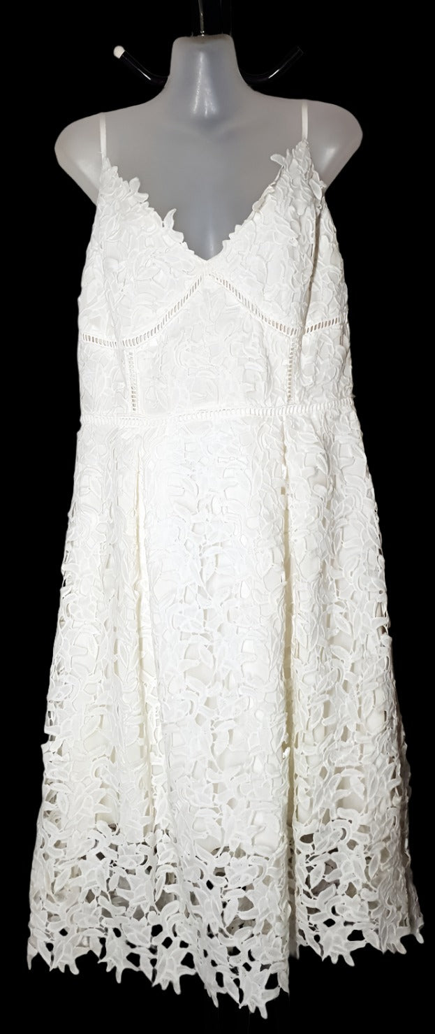 City Chic XS - White V Neck Lace Dress