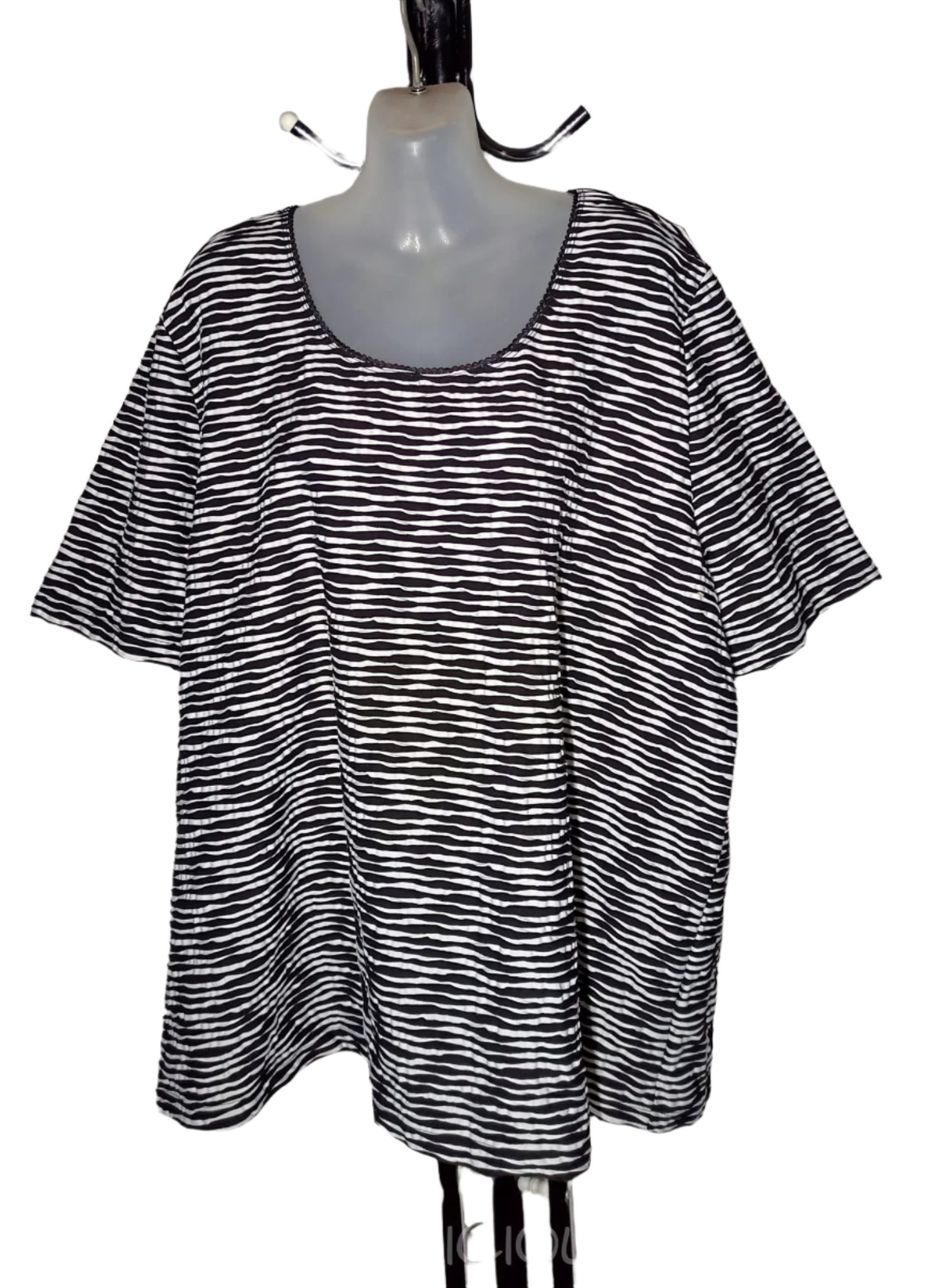 Size 26 - Black And White Striped T Shirt