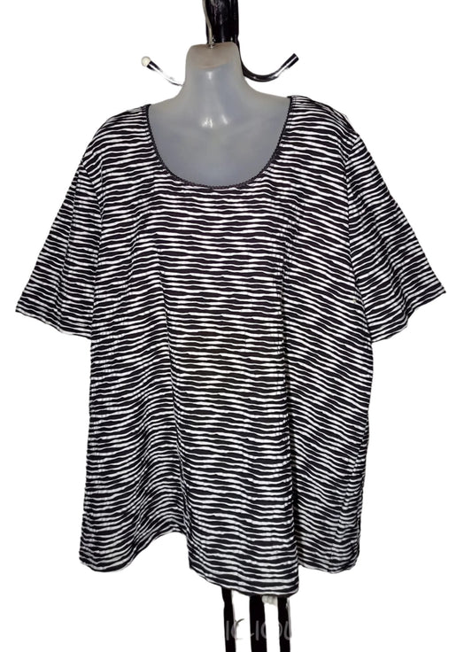 Size 26 - Black And White Striped T Shirt