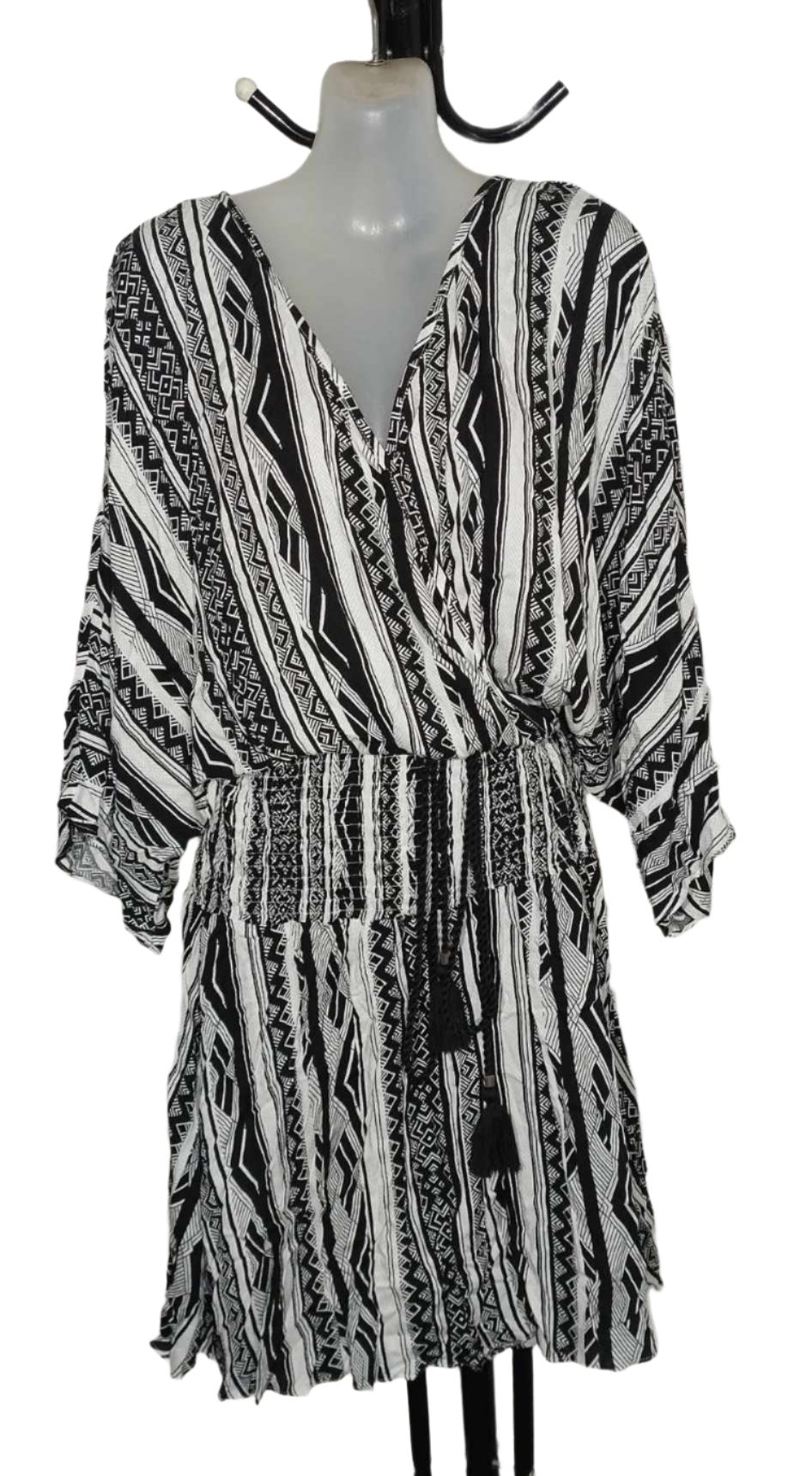 City Chic XS -  Black And White Sleeved Dress