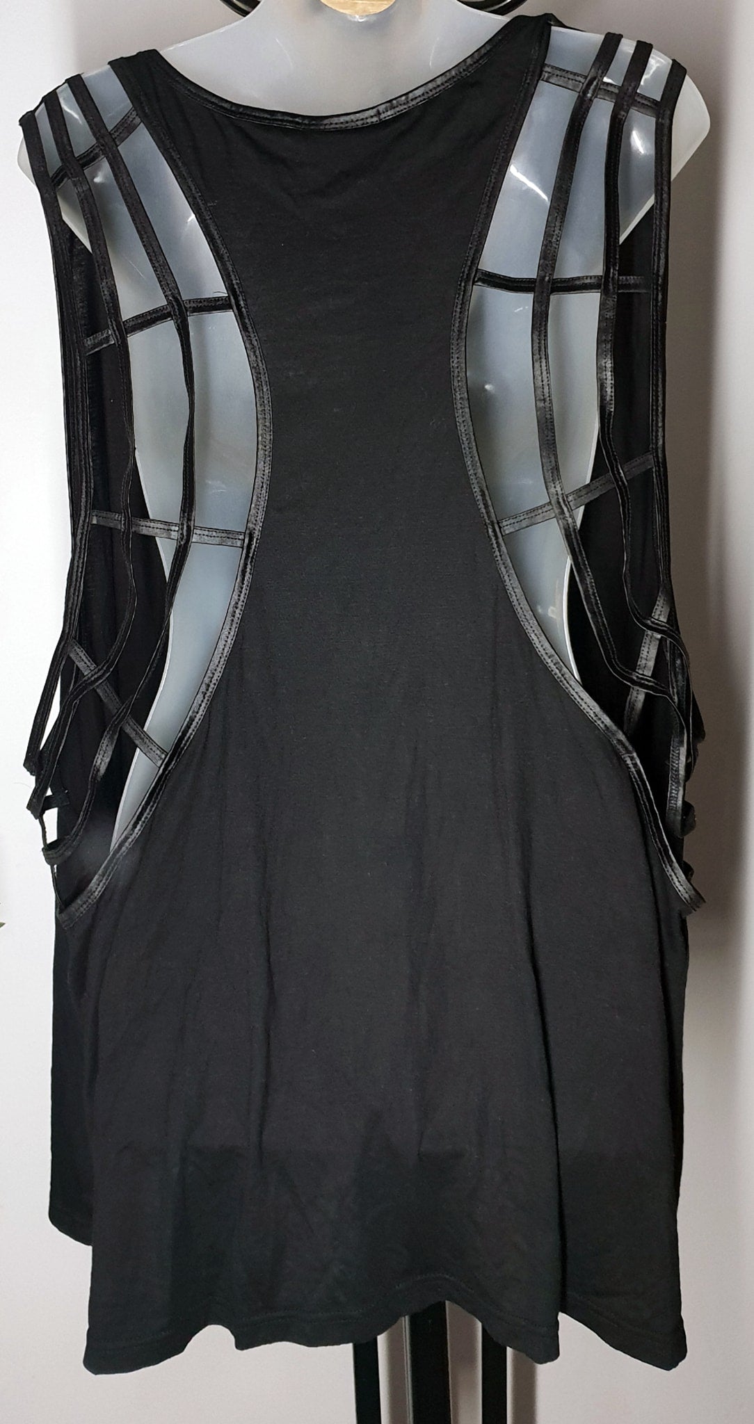 City Chic Large - Black Stretchy Cut-Out Back Active Tank Top