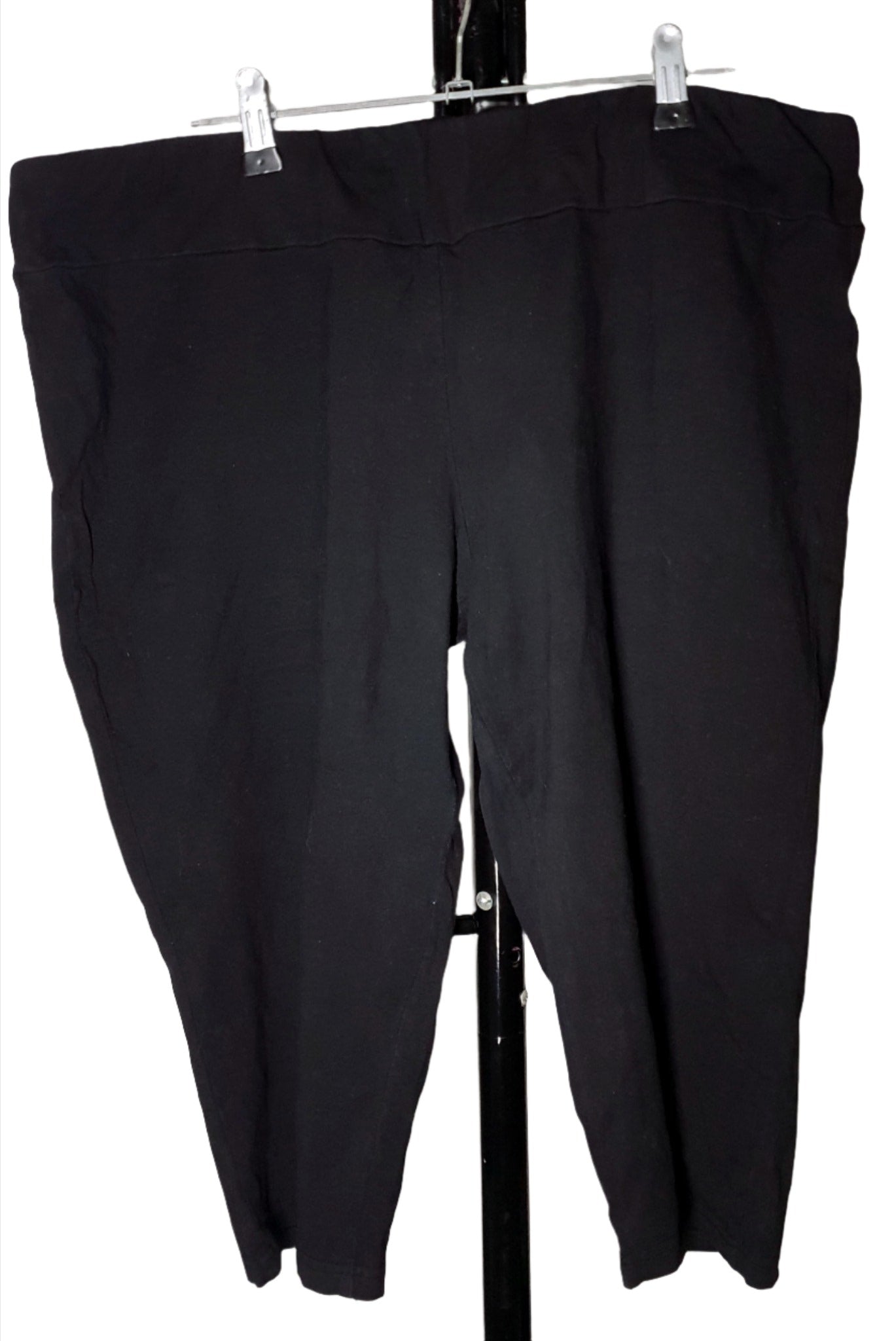 City Chic Large - Black 3-4 Length Capri Leggings