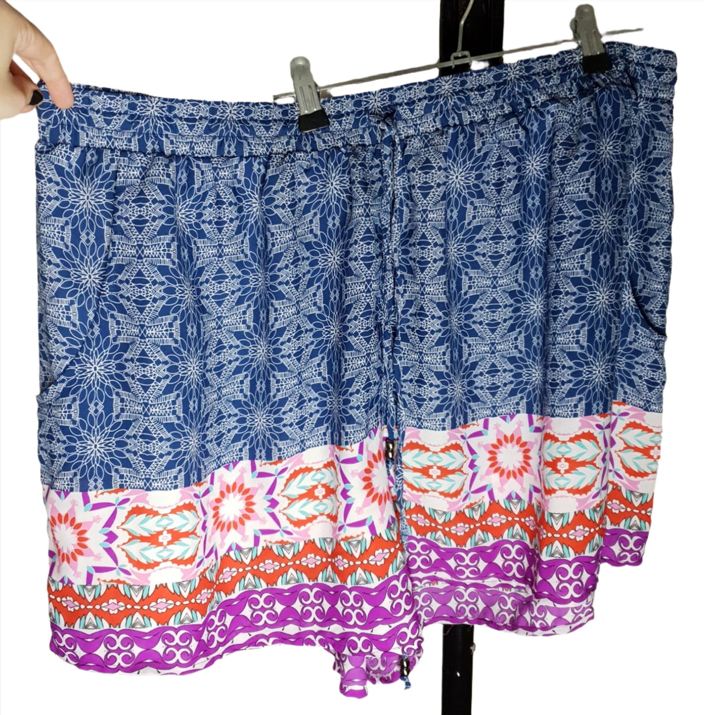 City Chic Large - Elastic Waist Shorts With Pockets
