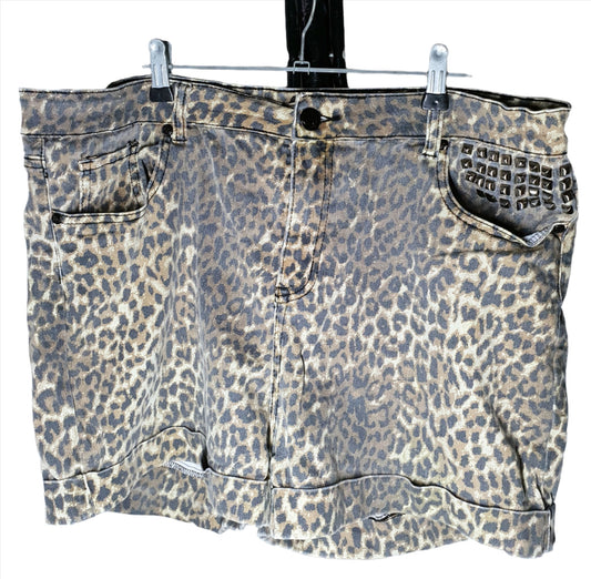 City Chic Large - Leopard Print Shorts With Pockets