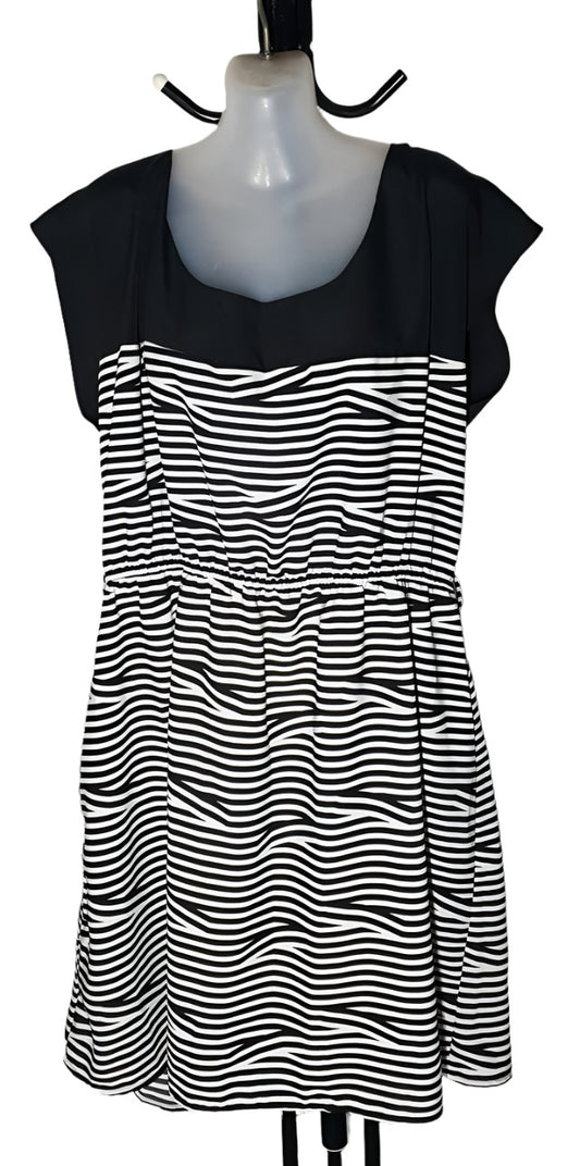 City Chic Medium - Black And White Striped Elastic Waist Tunic Dress