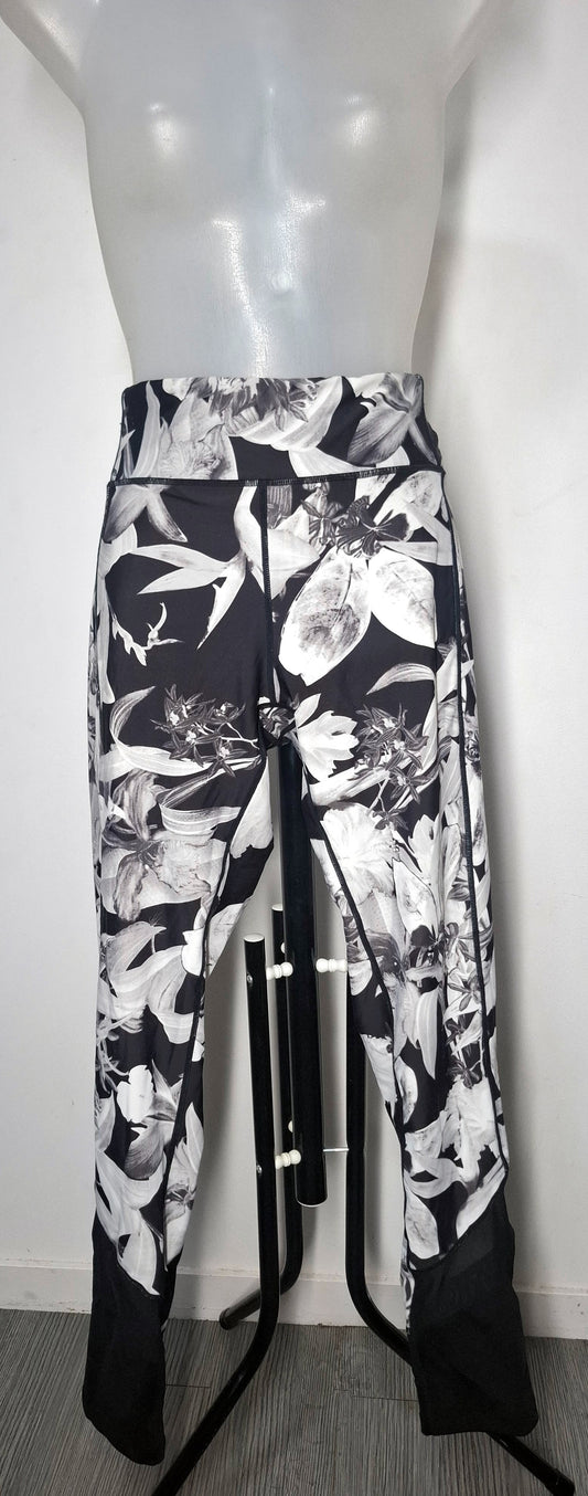 Size 18 - Black And White Floral Leggings