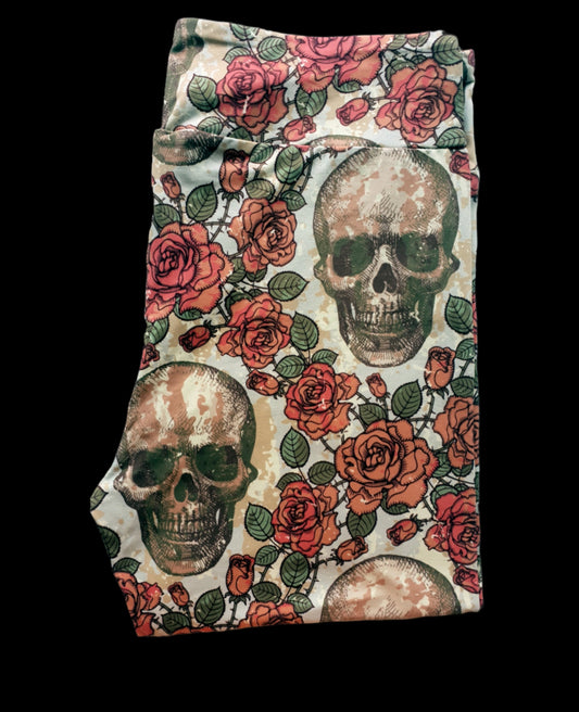 Deluxe - Skulls N Roses - 3/4 Length Leggings