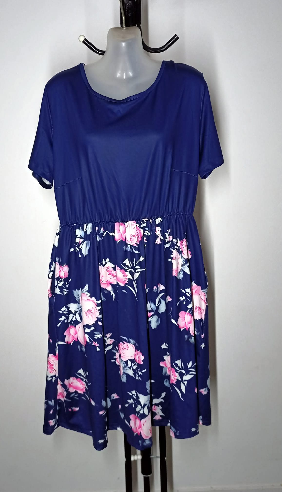 Size 18 - Navy Floral Dress With Pockets And Sleeves