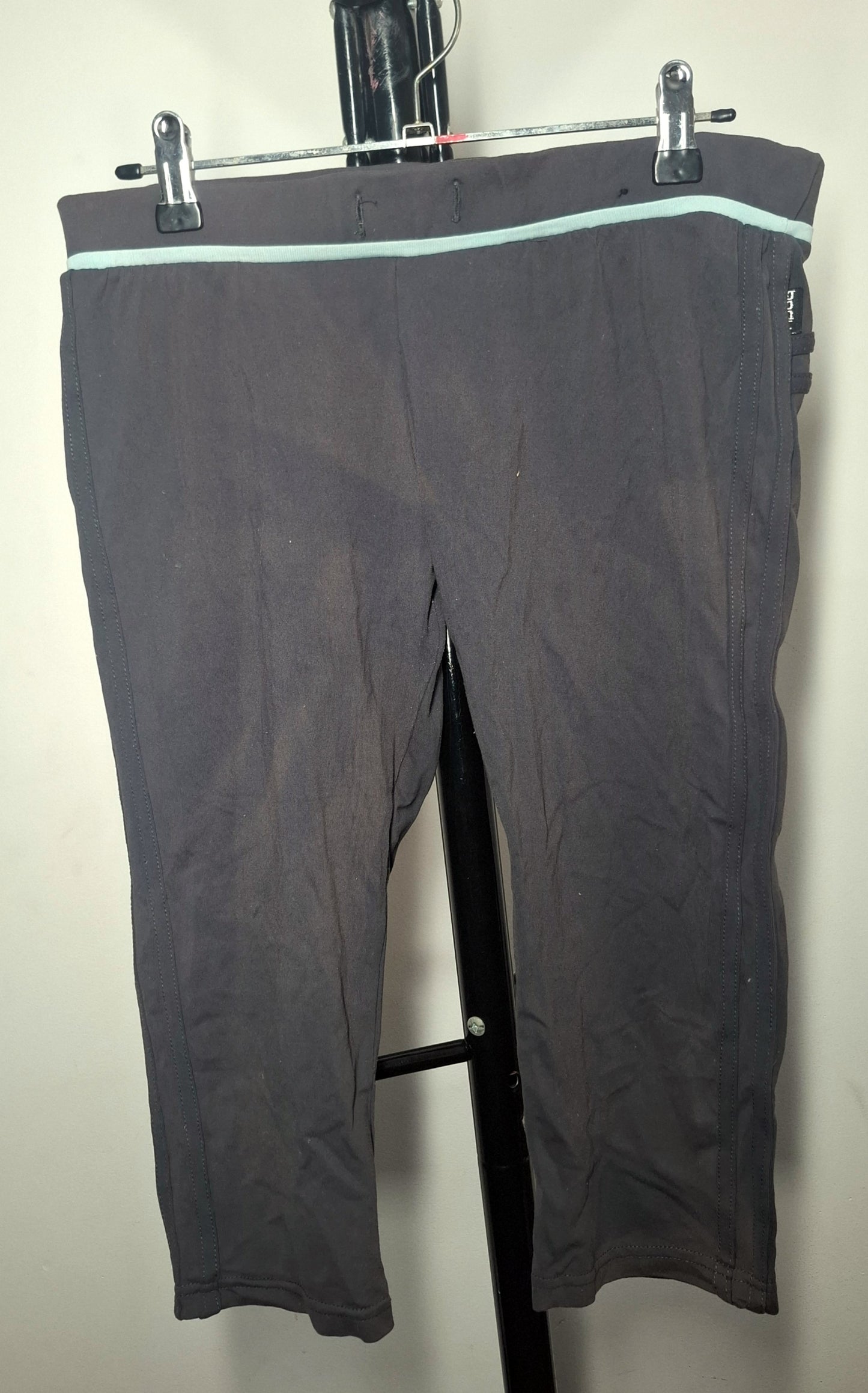 Size 12 - Stretchy 3/4 Length Capri Leggings