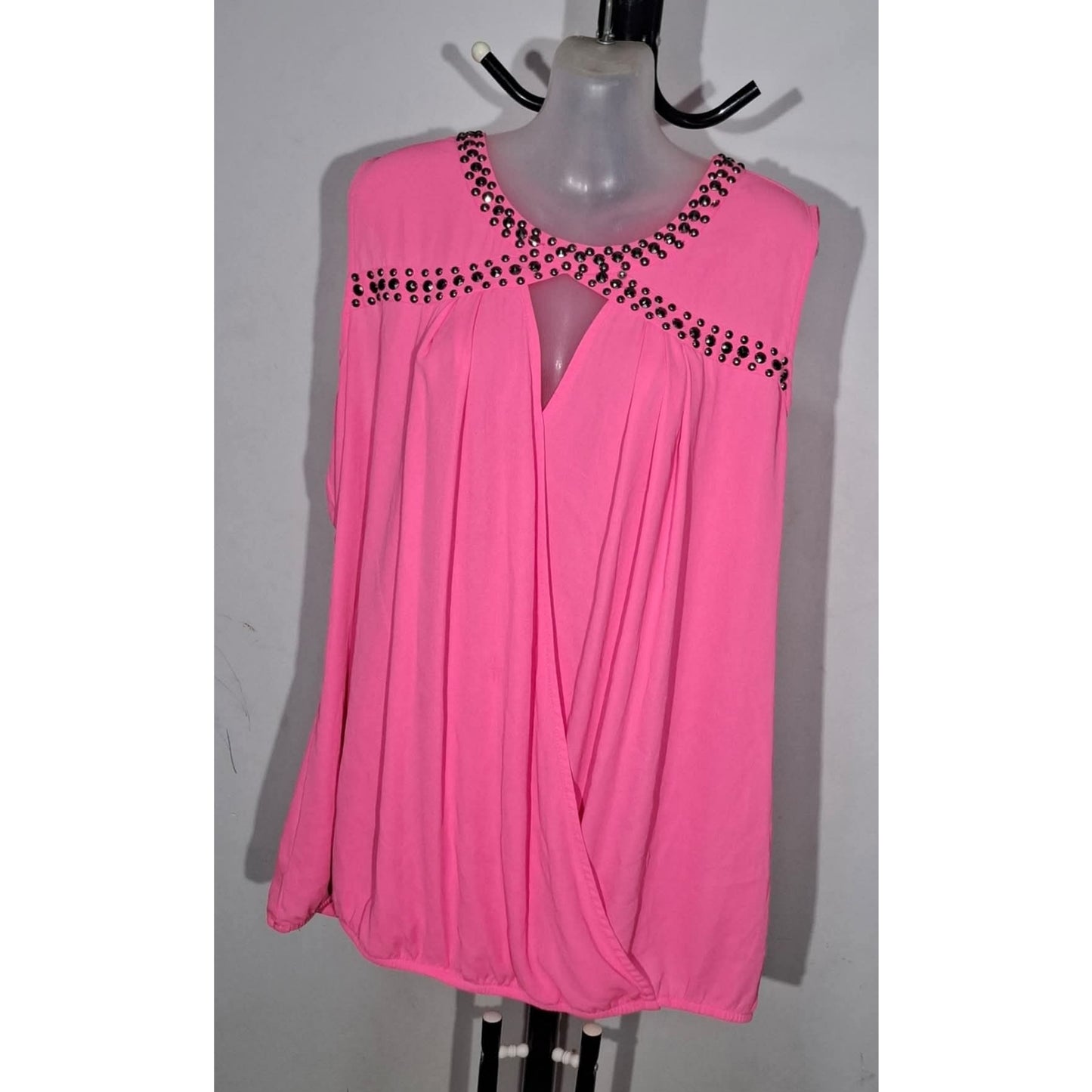 City Chic Medium - Hot Pink Studded Keyhole Faux Wrap Top