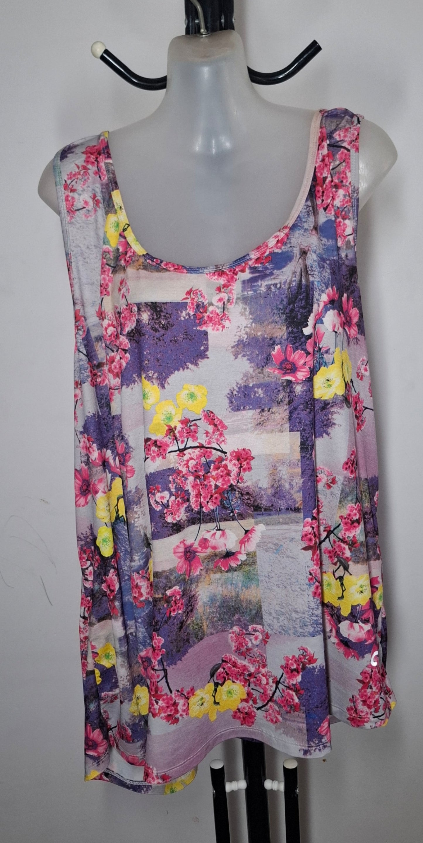 Size 20 - Floral Lightweight Racerback Stretchy Top