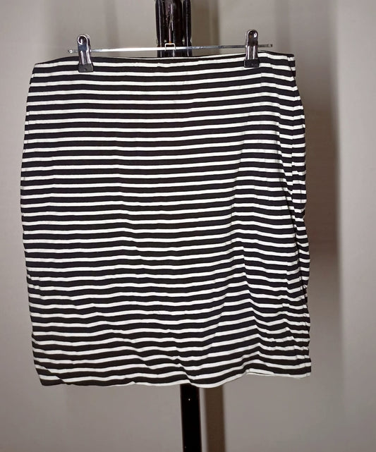 Size 16 - Black & White Striped Stretchy Skirt