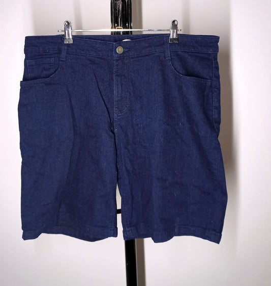 Size 18 - Stretchy Shorts With Pockets
