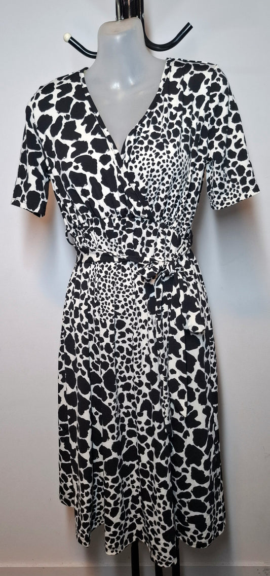 Size 8 - Stretchy Spotted Dress With Tie & Sleeves