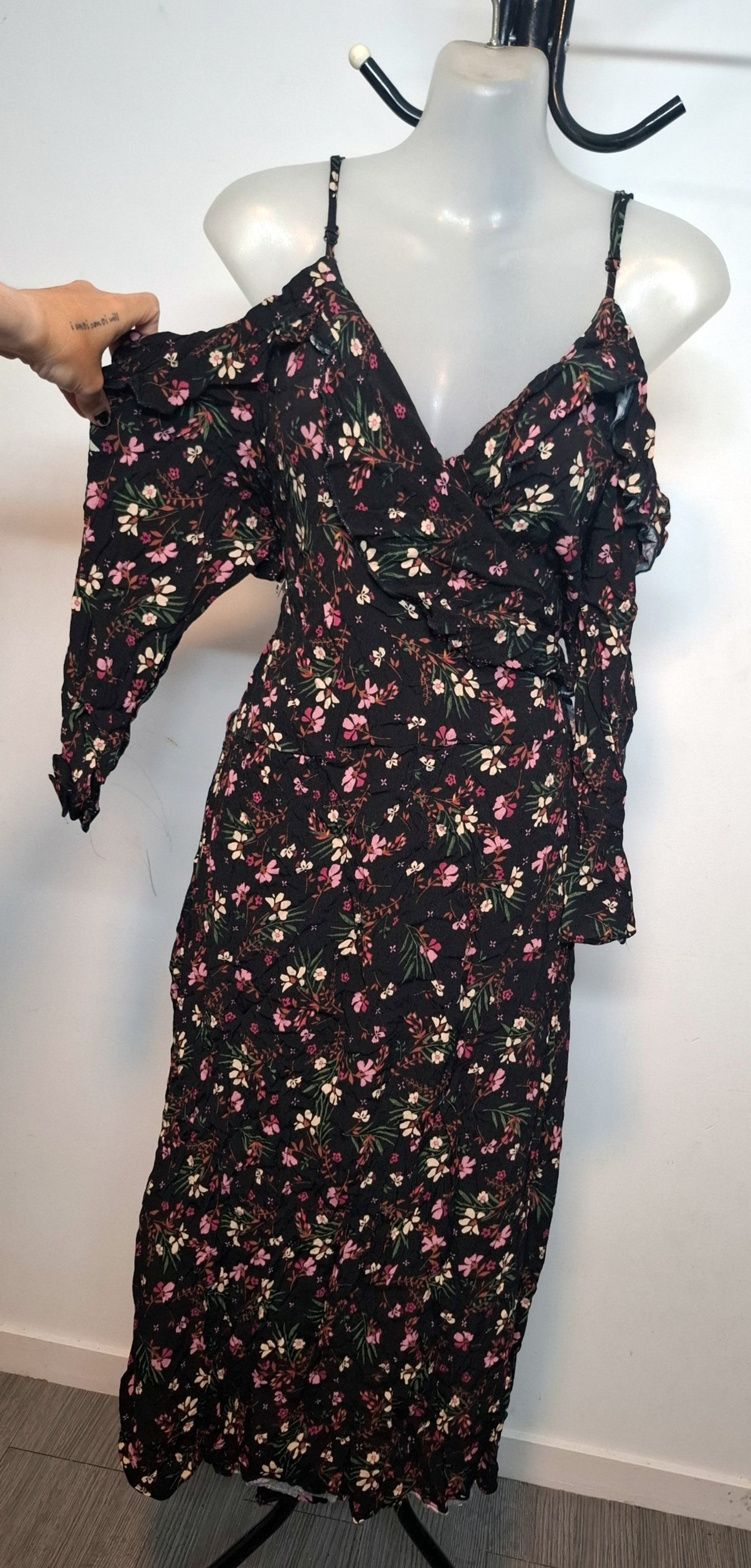 City Chic XS - Floral Frill Cold Shoulder Faux Wrap Dress With Sleeves
