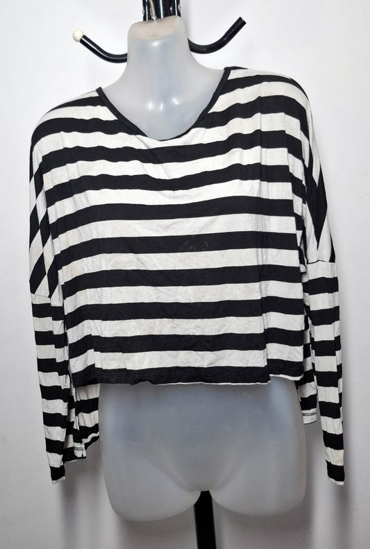 Size 16 - Black & White Striped Hi-Lo Cropped Top With Sleeves