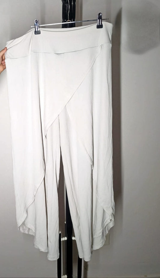 Size 16 - Stretchy White Pants
