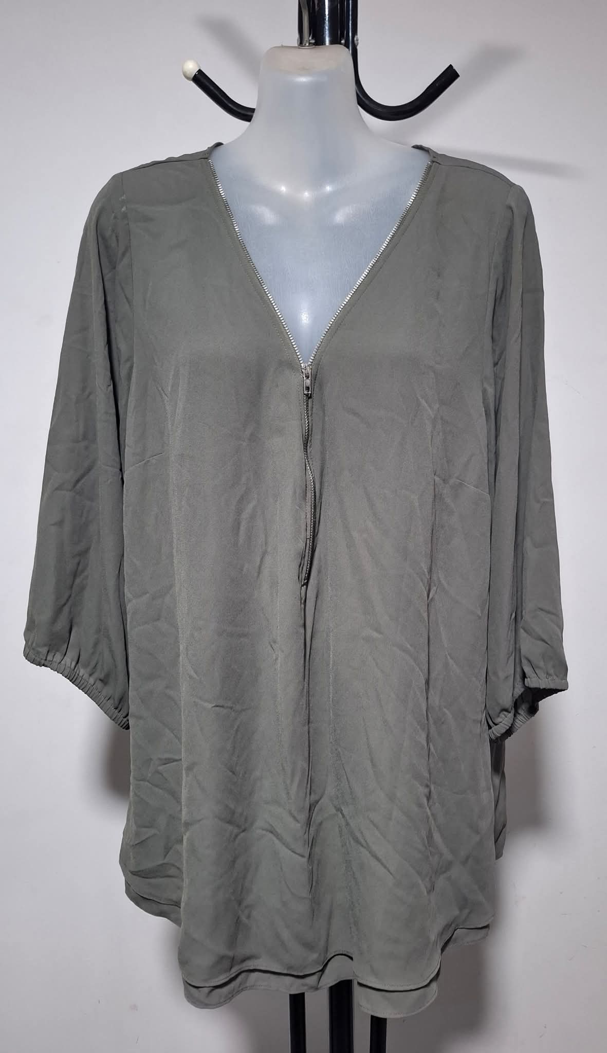 City Chic Medium - Sexy Elbow Fling Zip Top With Sleeves