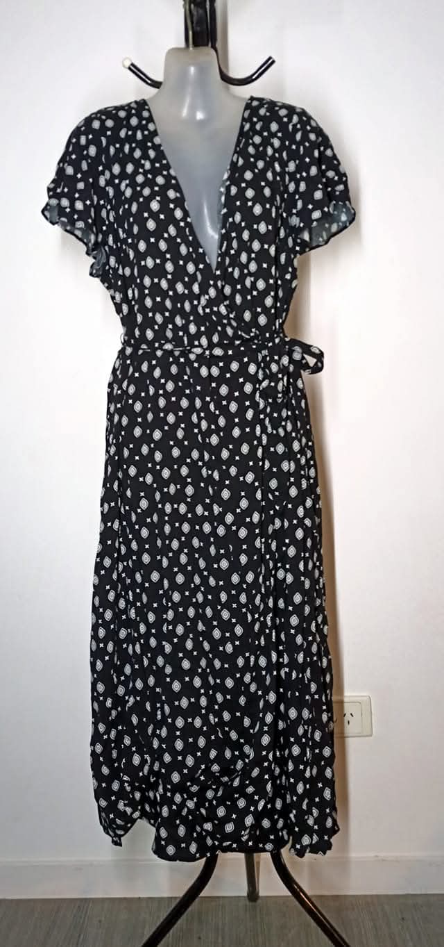 Size 18 - Black Faux Wrap Dress With Tie