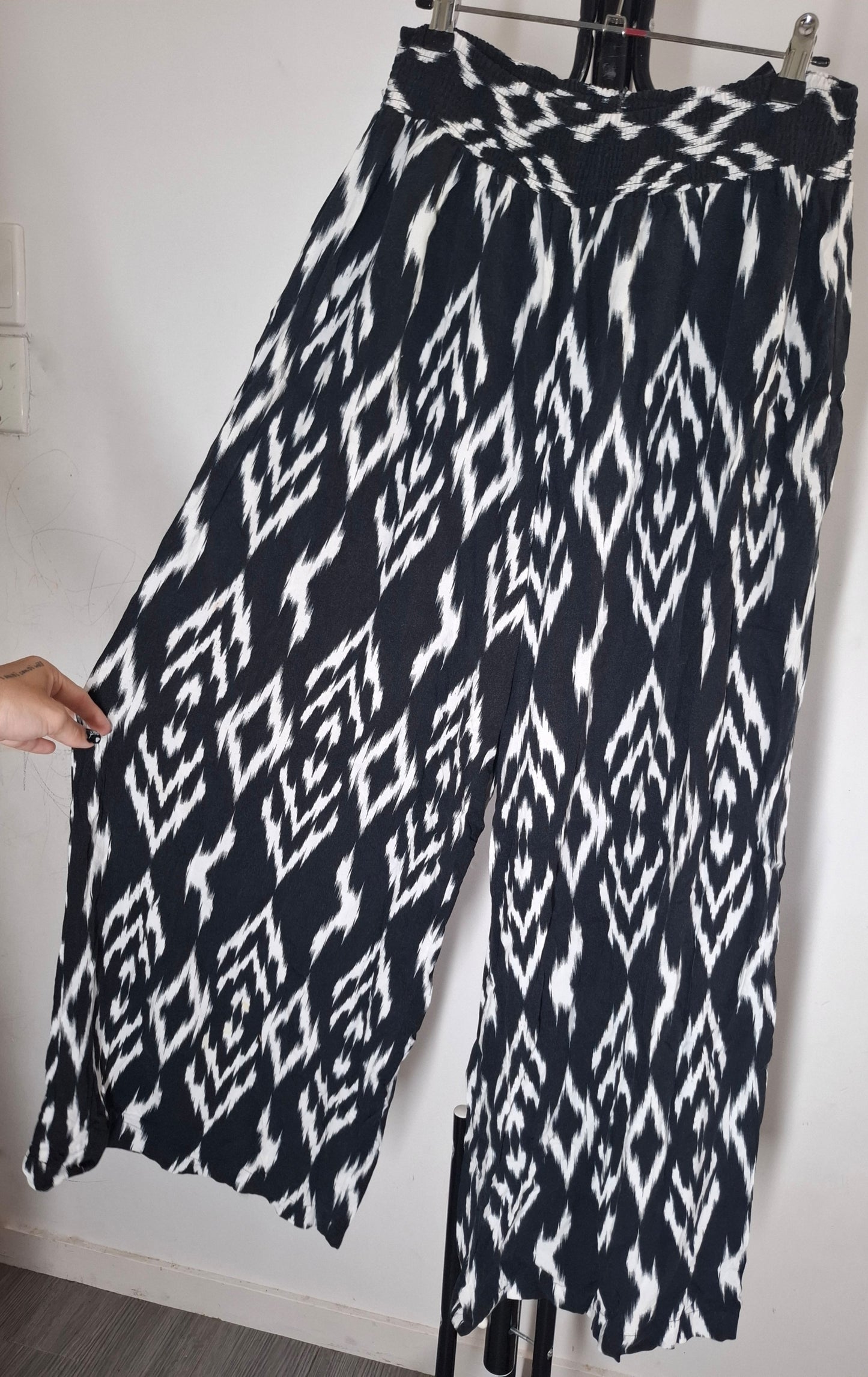 Size 16 - Black & White Elastic Waist Stretchy Loose Fit Pants