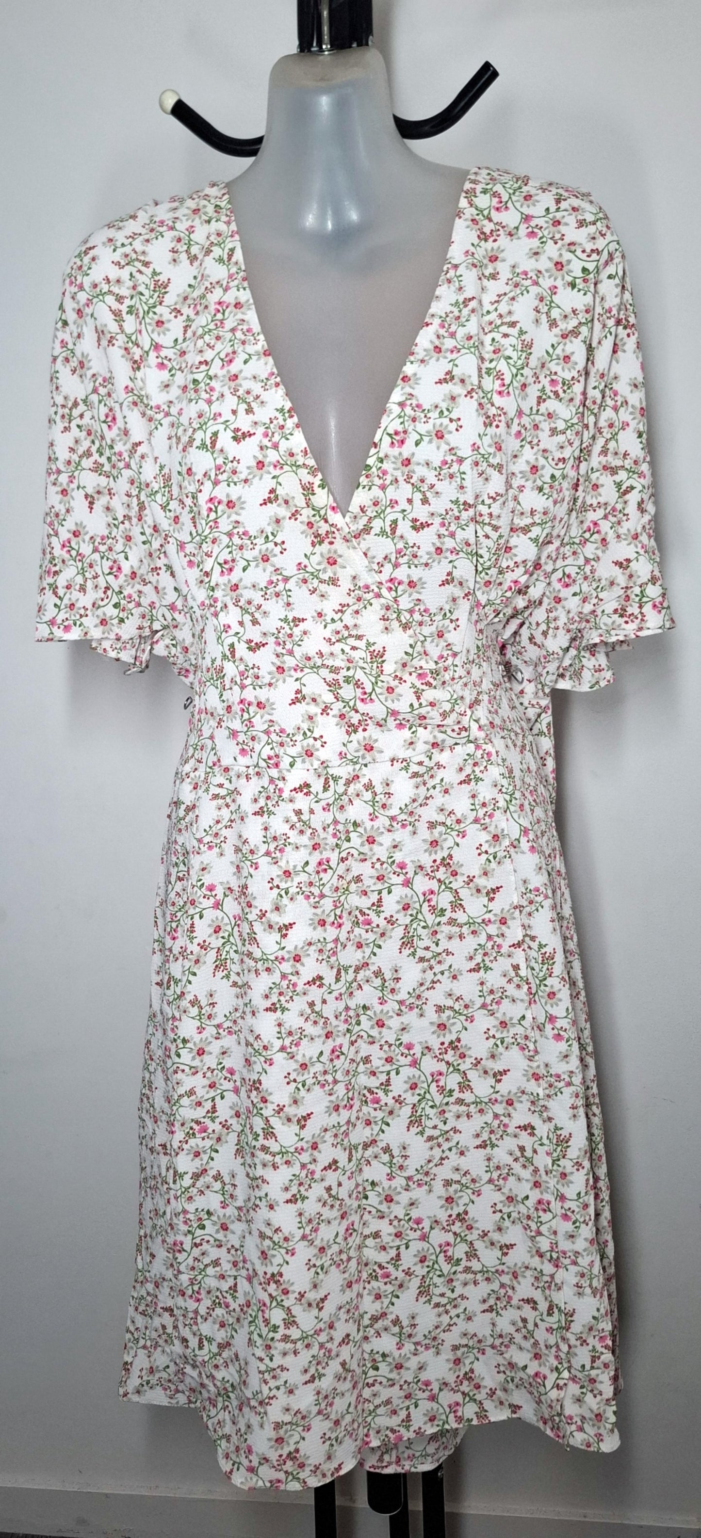City Chic Medium - Floral Faux Wrap Dress *no tie*
