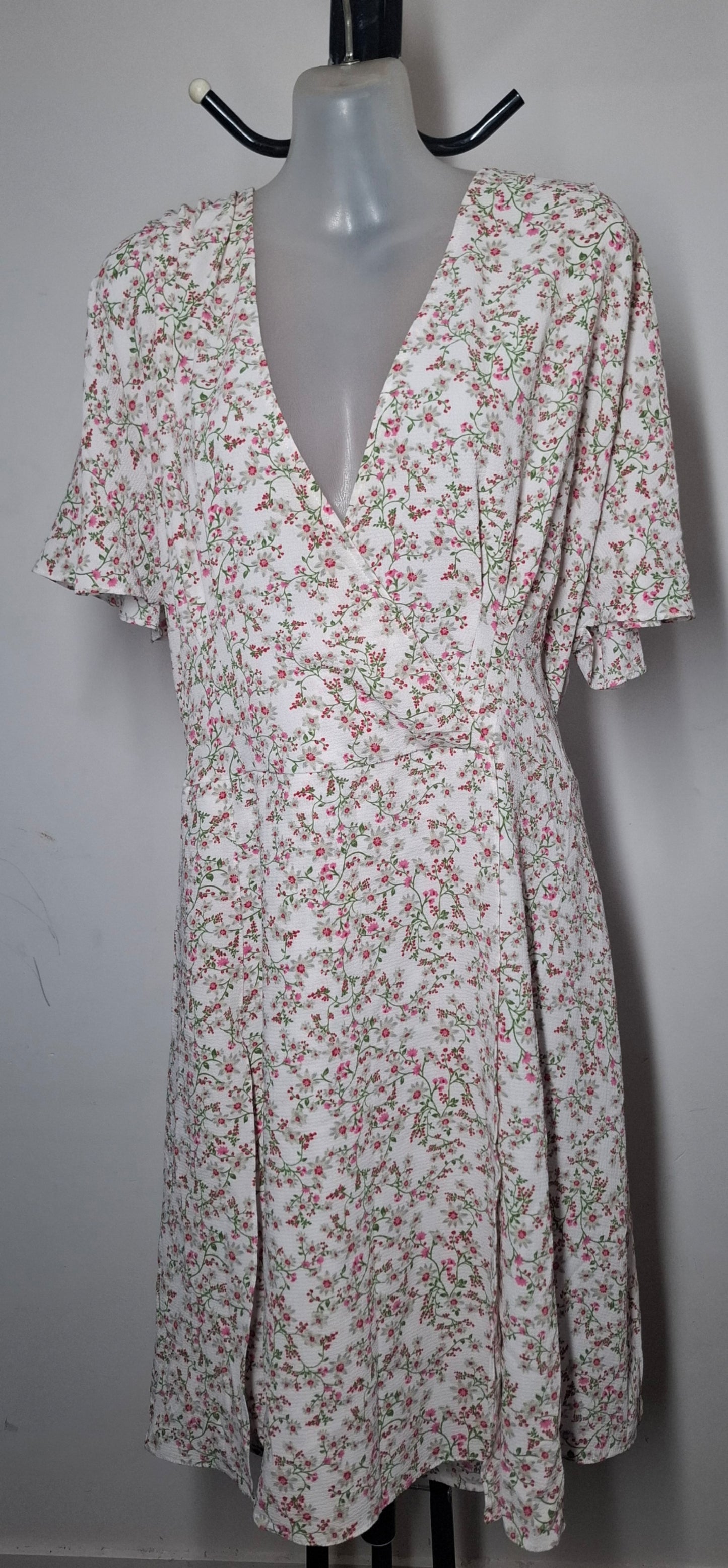 City Chic Medium - Floral Faux Wrap Dress With Sleeves