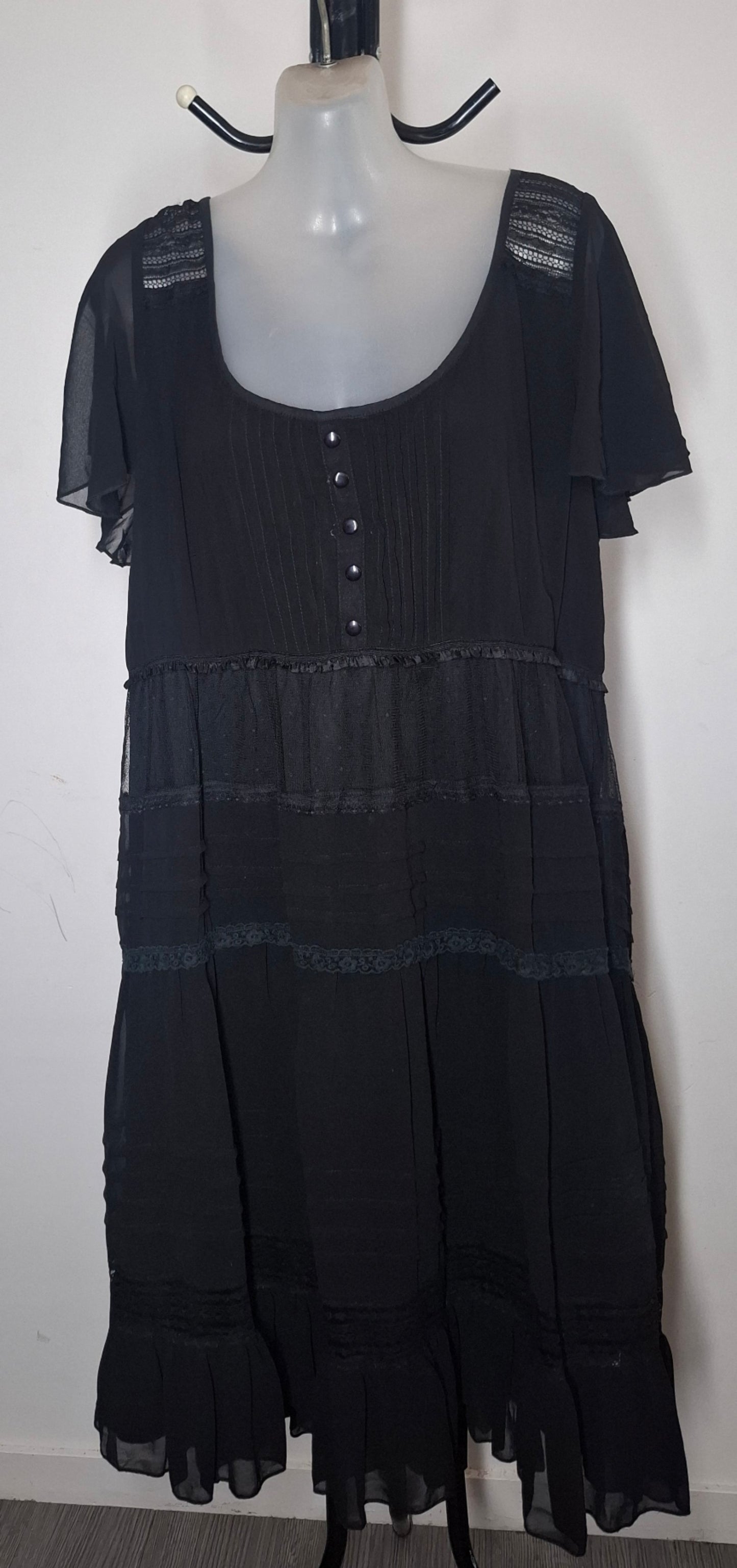 City Chic Medium - Black Tiered Lace Dress