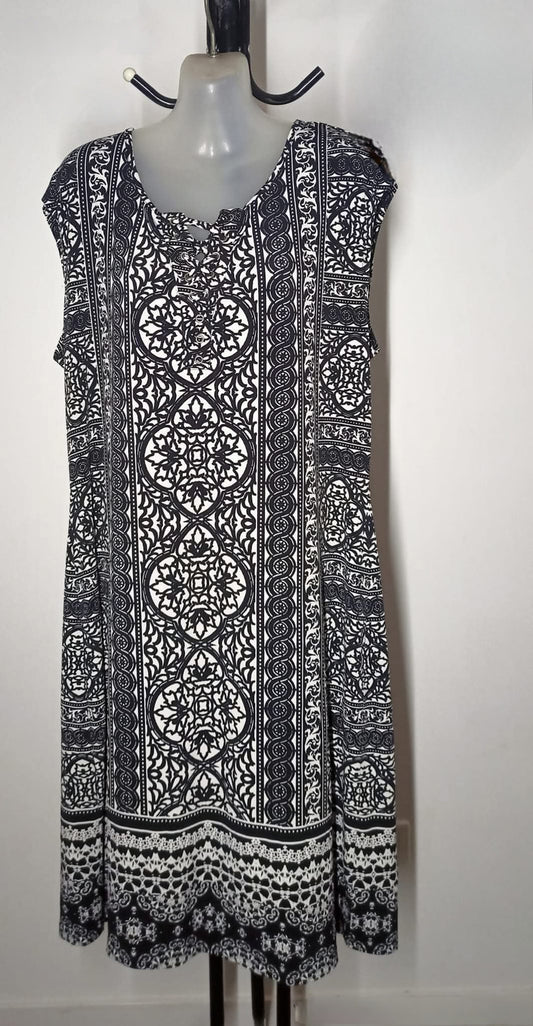 Size 16 - Black & White Stretchy Dress