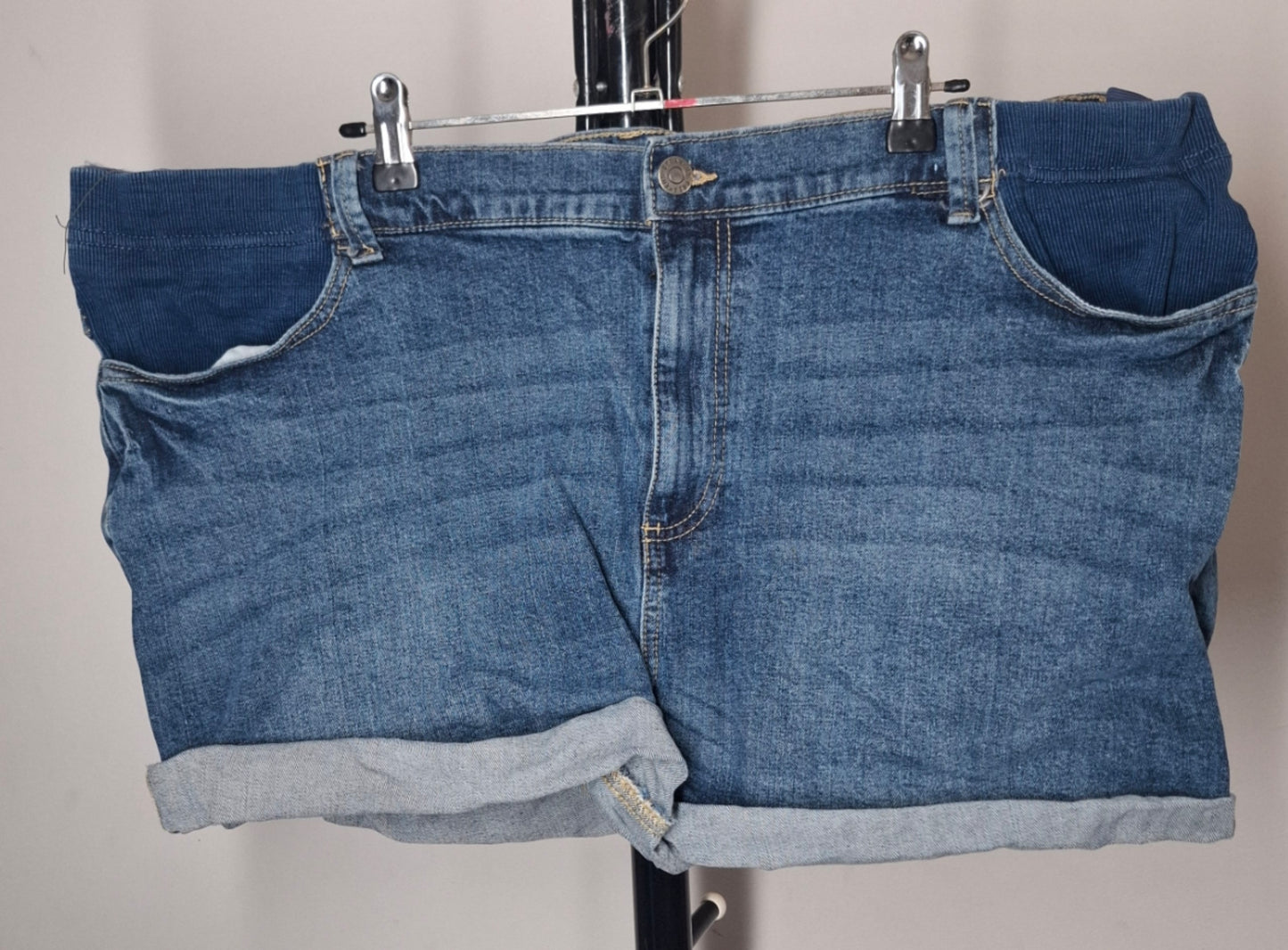 Size 20 - Denim Shorts With Stretchy Elastic Waist Pockets
