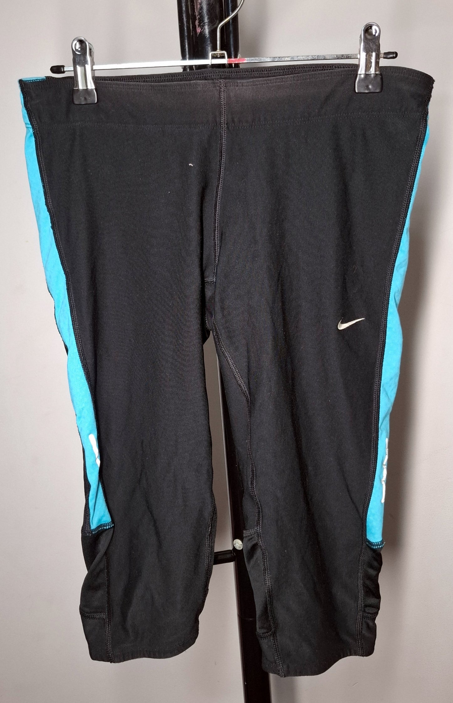 Size 10 - Nike 3/4 Length Leggings With Back Zip Pocket