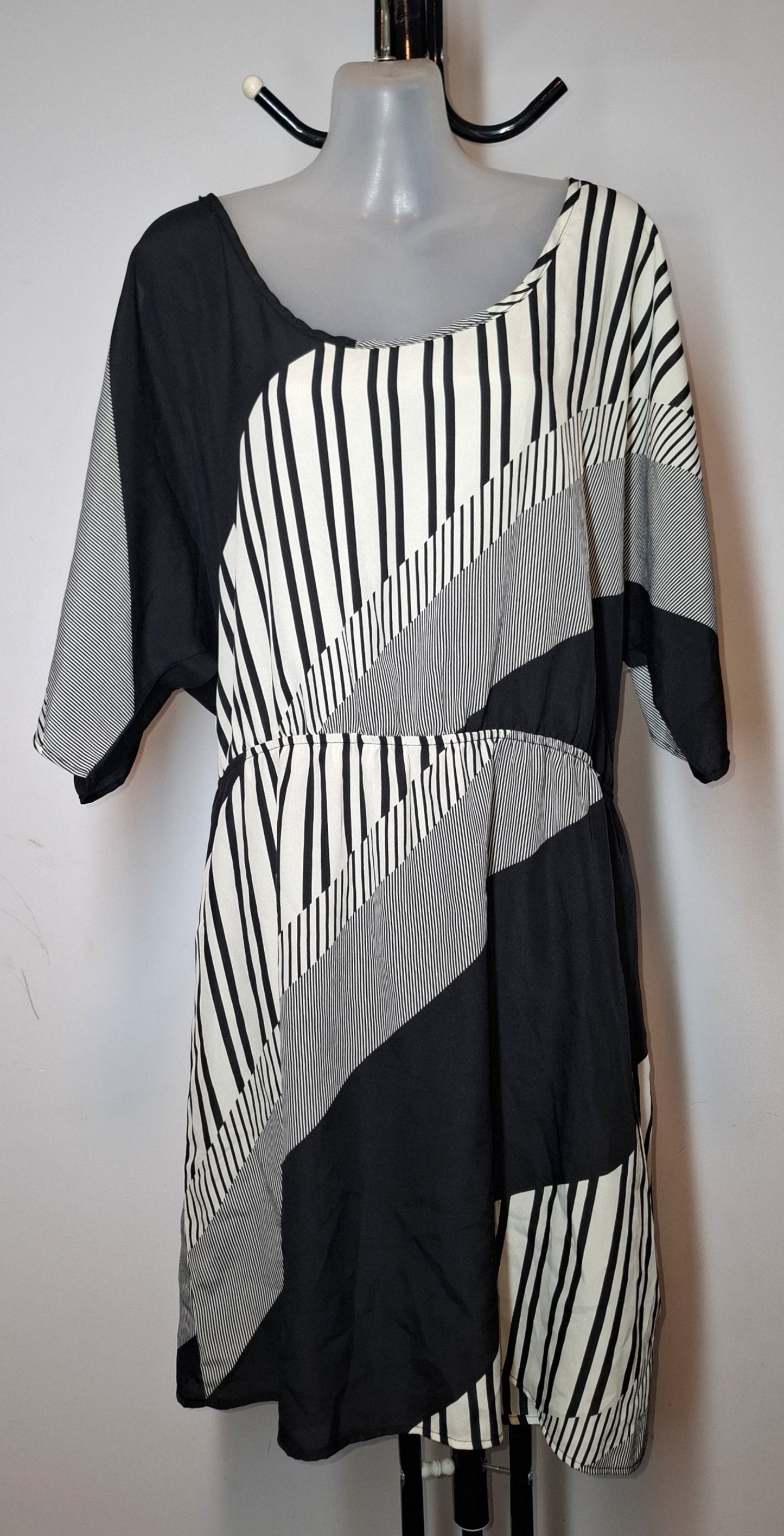 City Chic Medium - Cold Shoulder Tunic Dress